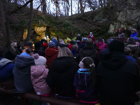 Waldadvent in der Fatima-Grotte (© Karl-Franz Thiede)